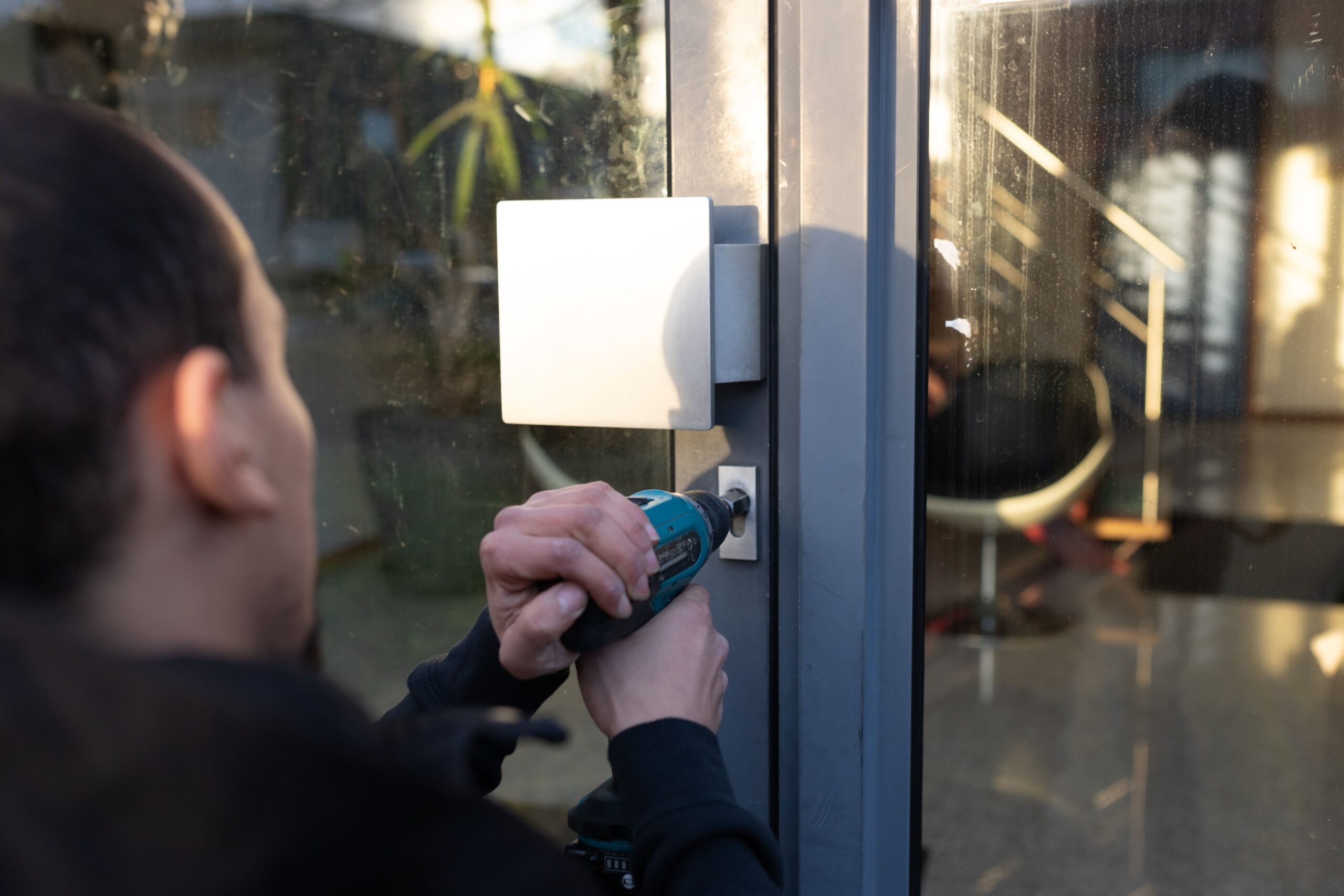 buitengesloten in valkenburg slotenmaker aan het werk